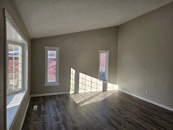 3rd image of 2508 Crescent Dr NW