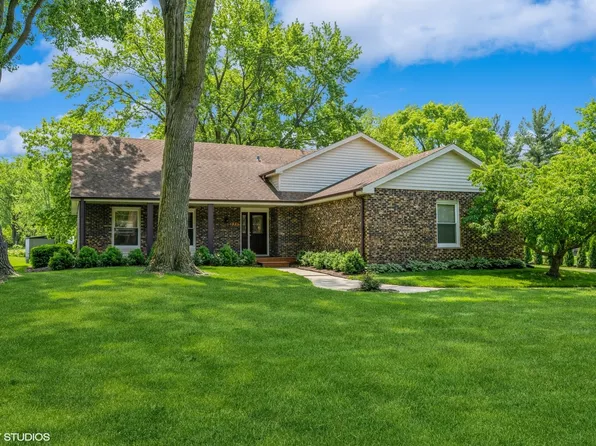 235 Stratford Ln, Inverness, IL 60010