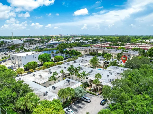 8609 SW 68th Ct APT 23, Pinecrest, FL 33156