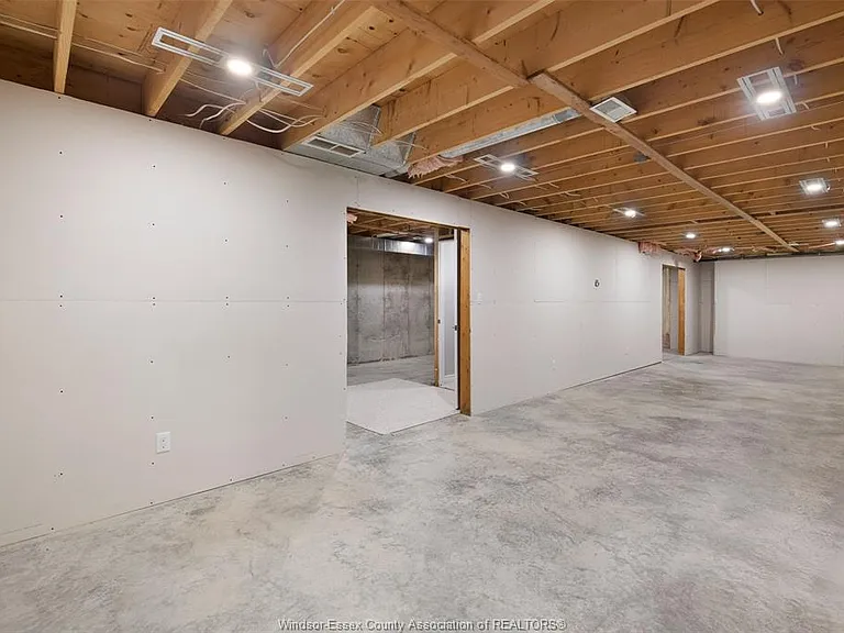 19 Malibu Dr — Photo 31