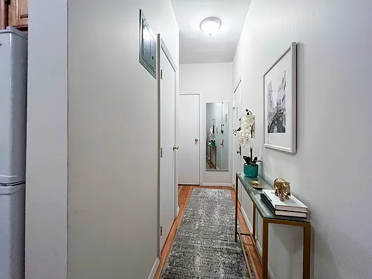 Rented by Compass | media 27