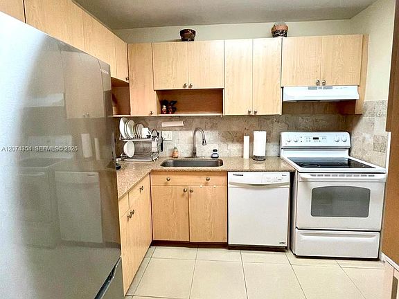 2nd image of 981 Hillcrest Ct APT 115
