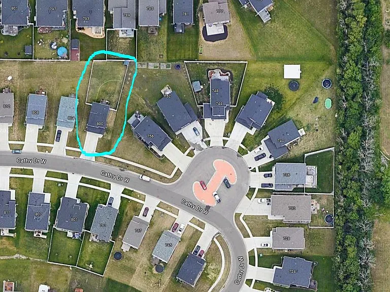 800 Cathy Dr W — Photo 3