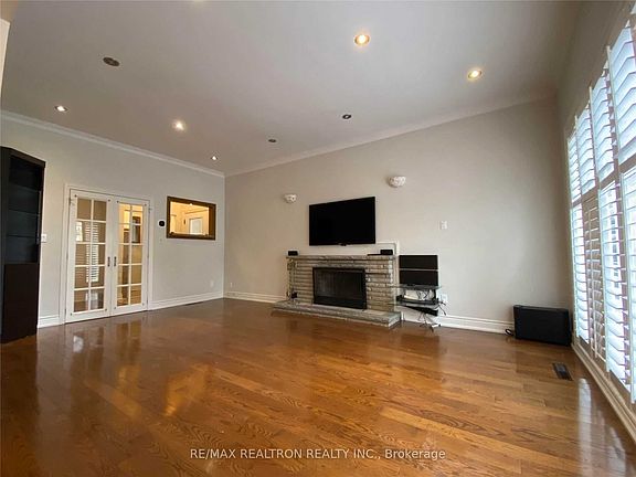 3rd image of 38 Bayberry Cres