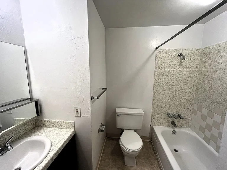 841 Bayside Rd — Photo 10