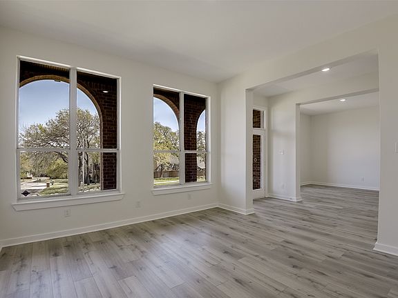 3rd image of 2916 Forestwood Dr