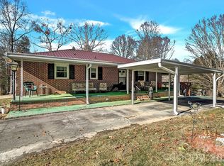 44 Tuttle Rd, Hendersonville, NC 28792