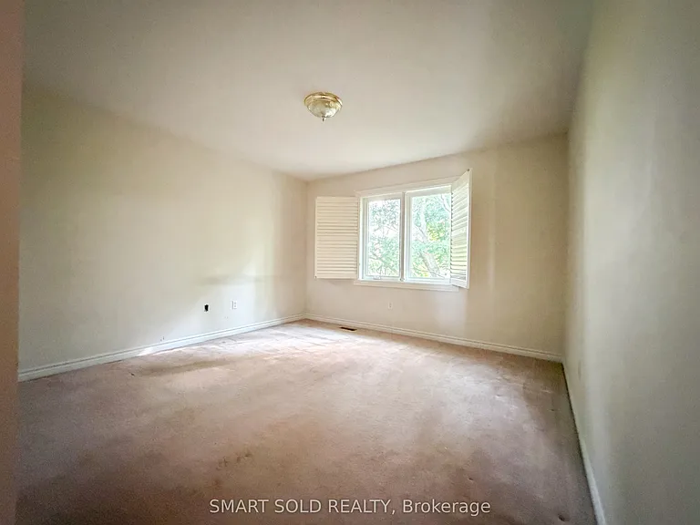 704 Foxcroft Blvd — Photo 14