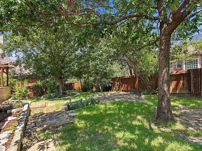8603 Solano Dr — Photo 37