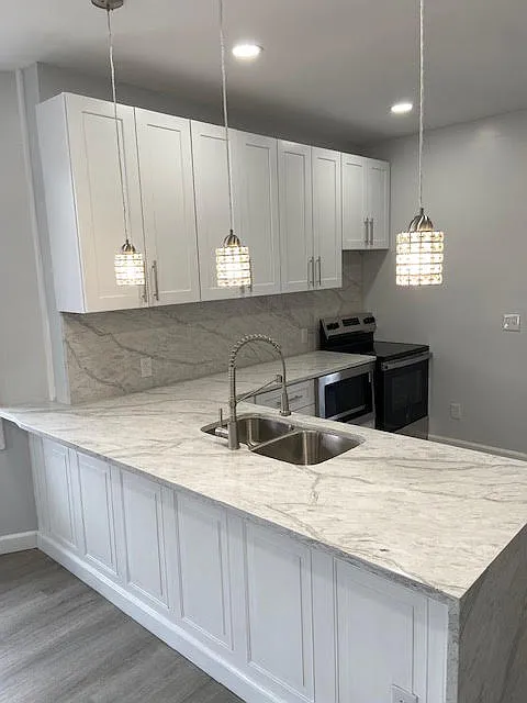 5 bed, 2.5 bath, 3000 sqft, $3,000 — Photo 2