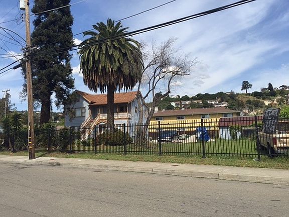 5th image of 8806 Hillside St