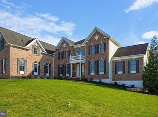 7 Pin Oak Dr, Chadds Ford, PA 19317