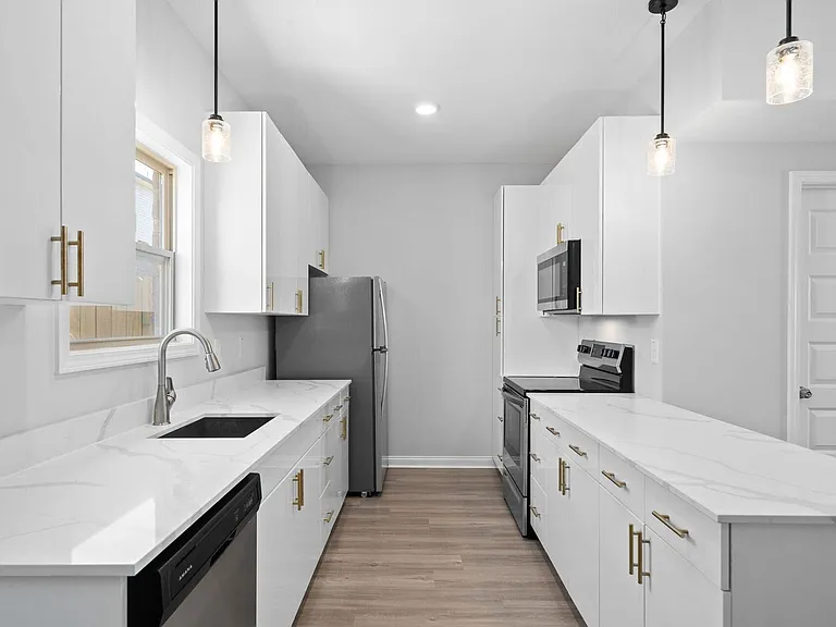 360 Luxury Townhomes — Photo 36