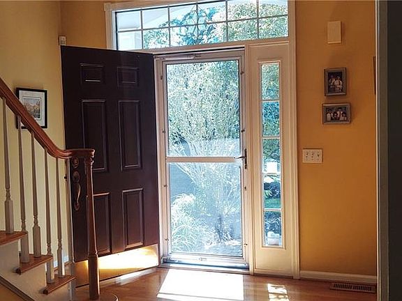 4th image of 16 Ingridshire Dr