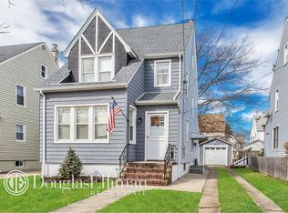 13 Kenmore Rd, Valley Stream, NY 11581