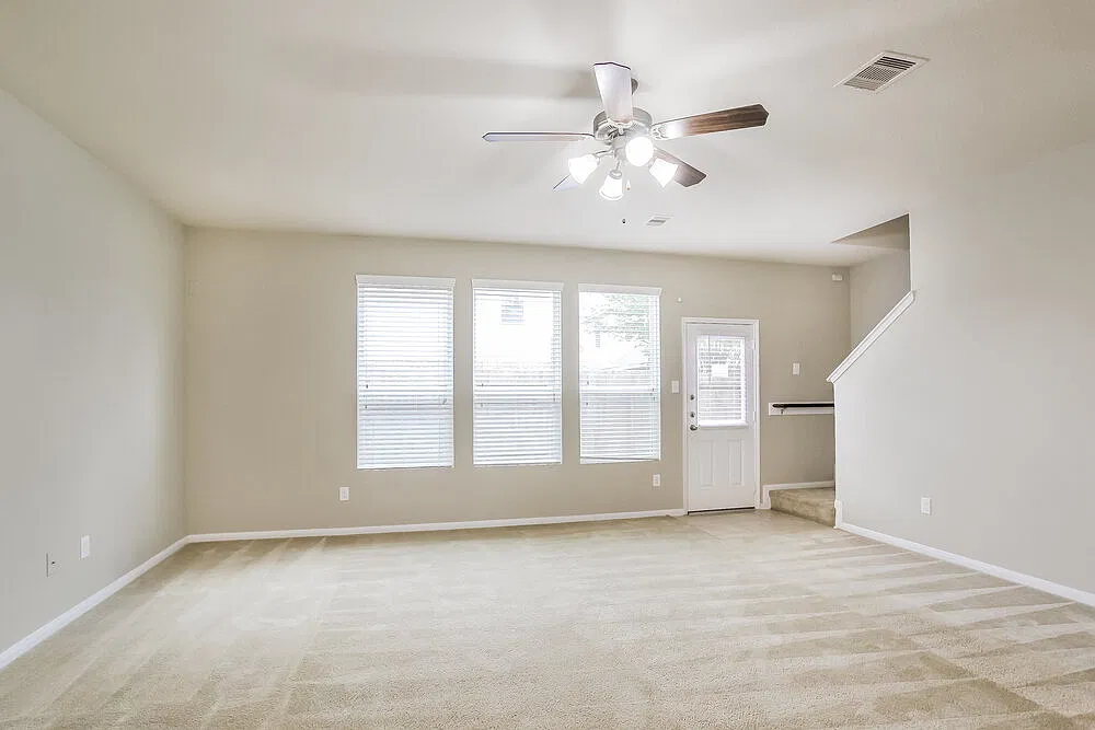 4 bed, 2.0 bath, 2375 sqft, $2,150 — Photo 4