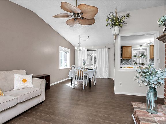 4th image of 534 Penguin Court SE
