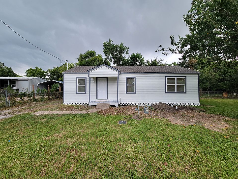 1st image of 2503 Holly Ave