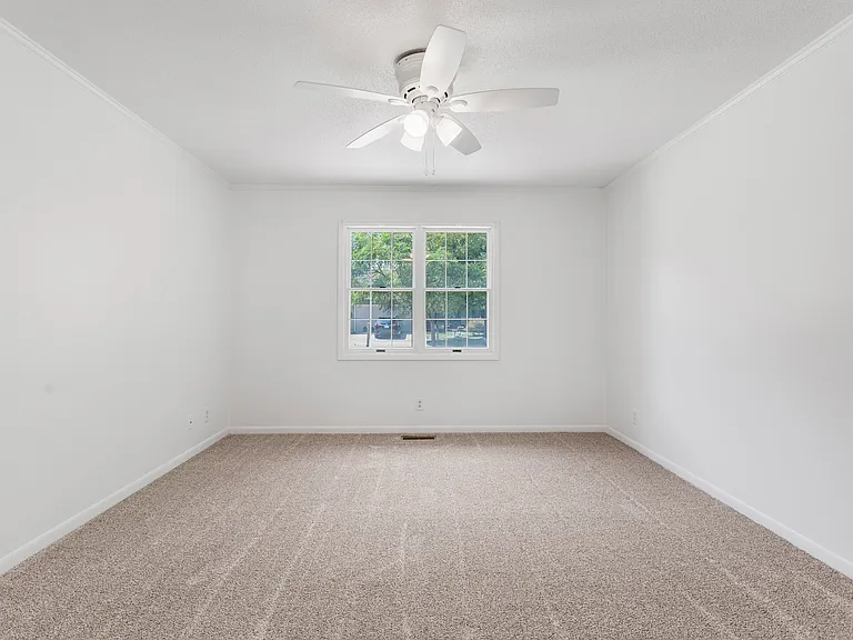 2114 Peach St — Photo 12