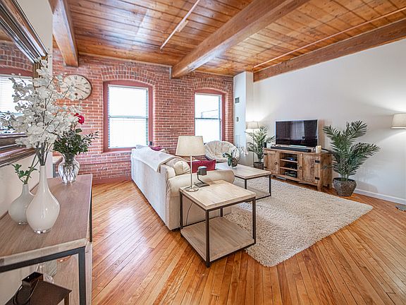 2nd image of 222 Williams St E APT 214