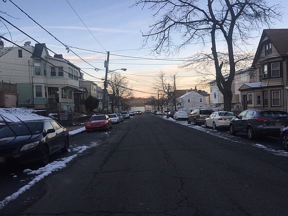 4th image of 871 Clifton Ave