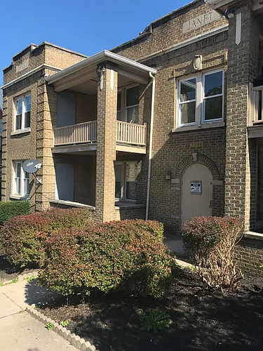One-Bedroom Unit Available in Walnut Hills - Heat and Water Included Photo 1