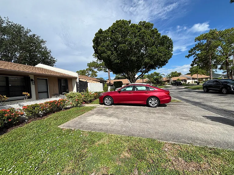 6132 Fairfield Cir #7 — Photo 4