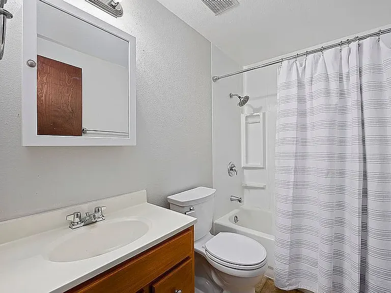 710 Taylor St W — Photo 19