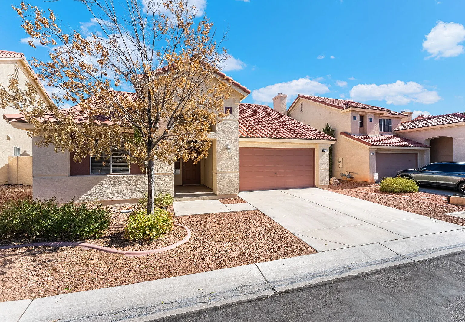 3 bed, 2.0 bath, 1391 sqft, $1,995 — Photo 3
