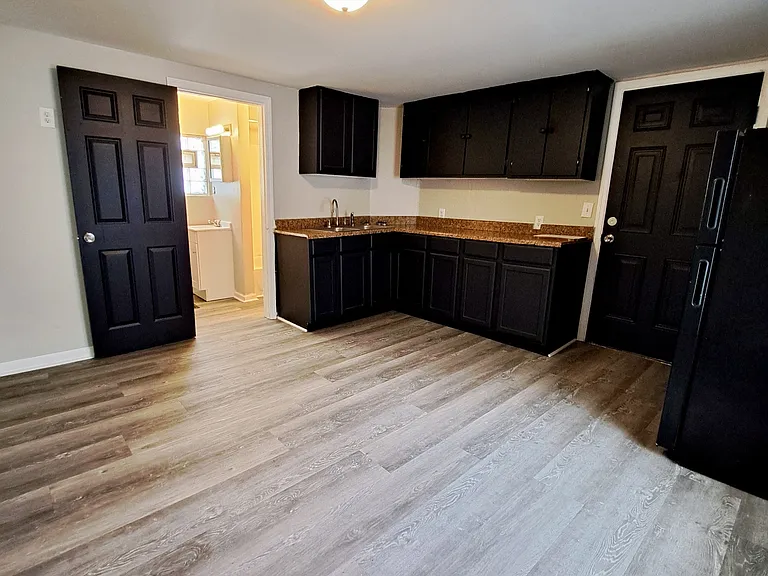 821 Herman Ave — Photo 2