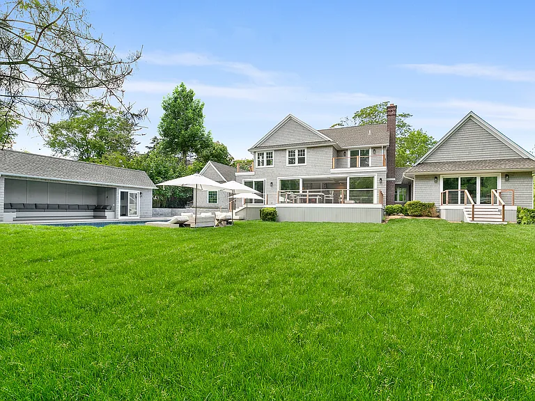 62 Osborne Ln — Photo 2