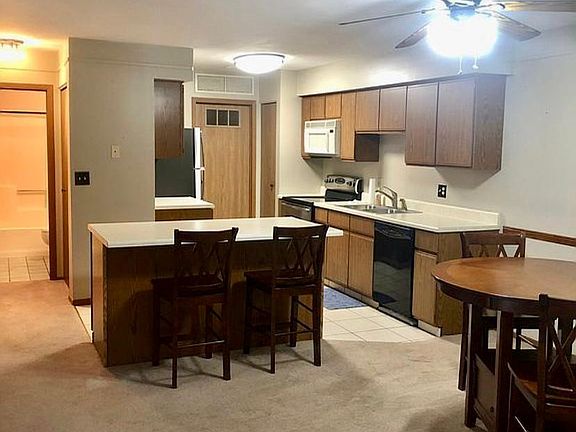 2nd image of 158 Hartford Ct #158