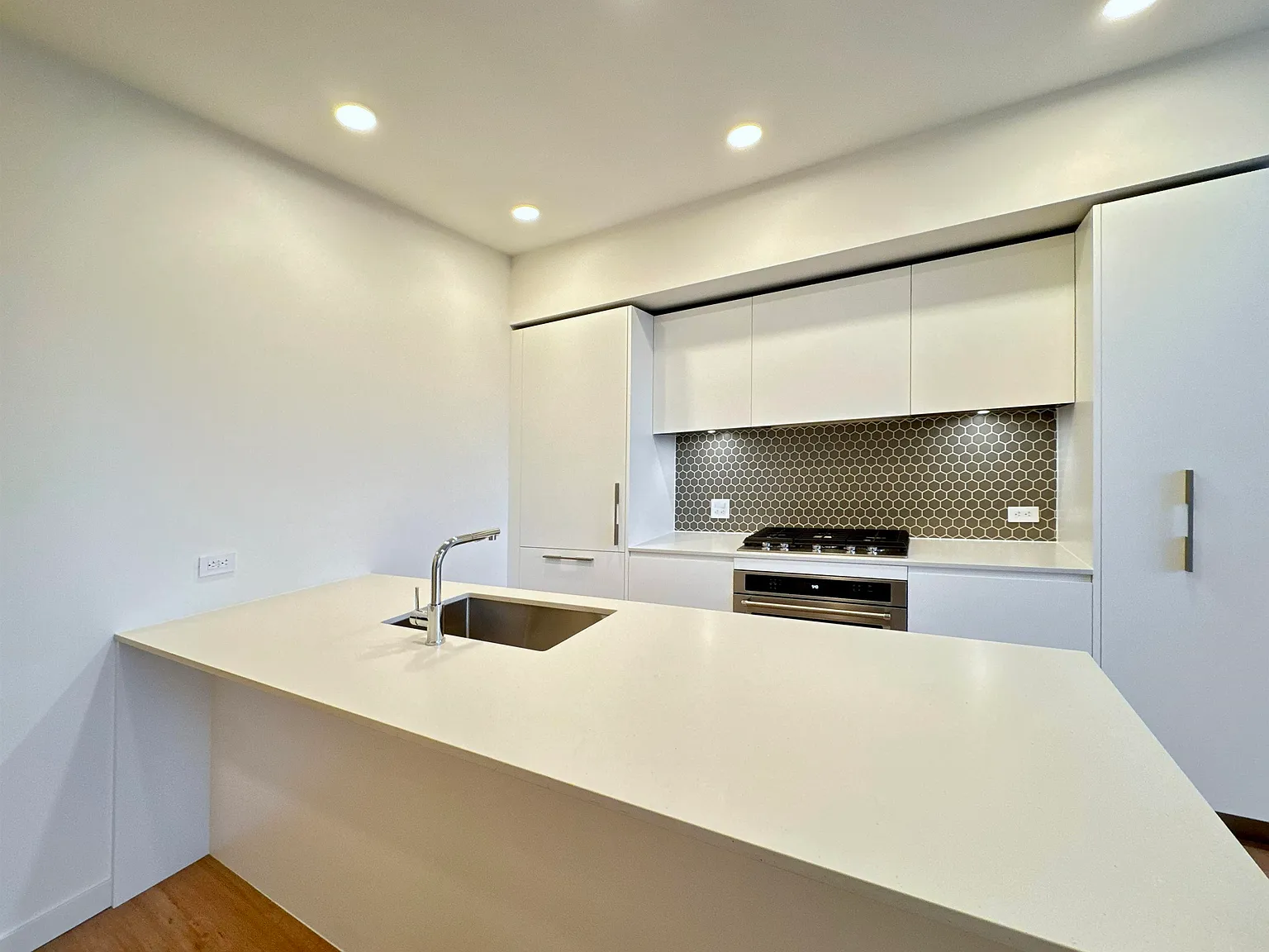 1 bed, 710 sqft, $2,850 — Photo 4