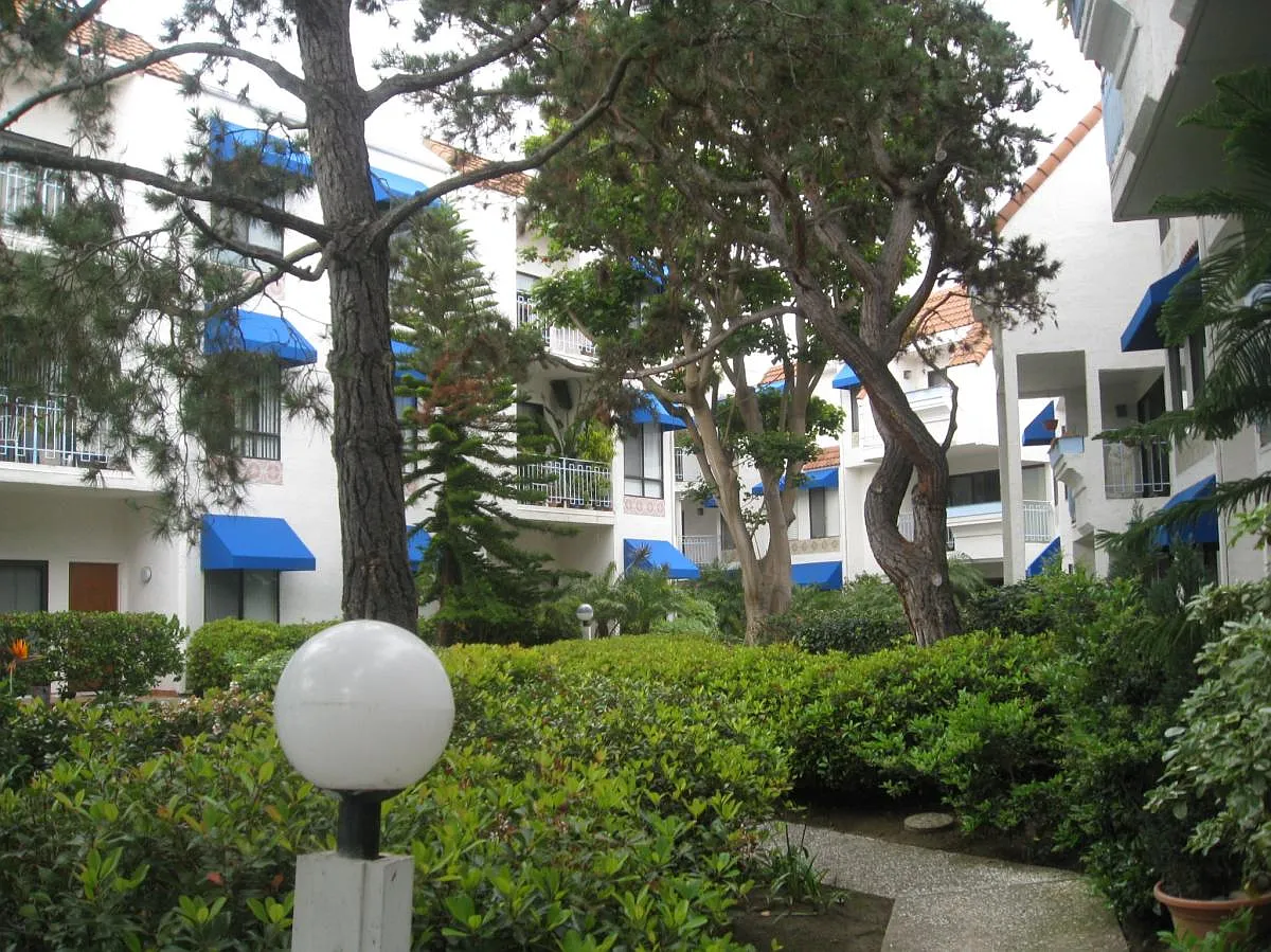 Building Photo - 8308 Regents Rd #2E