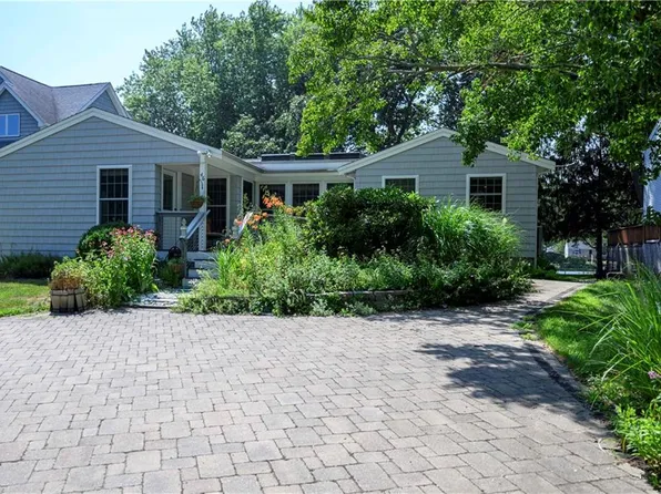 46 S River Dr, Narragansett, RI 02882