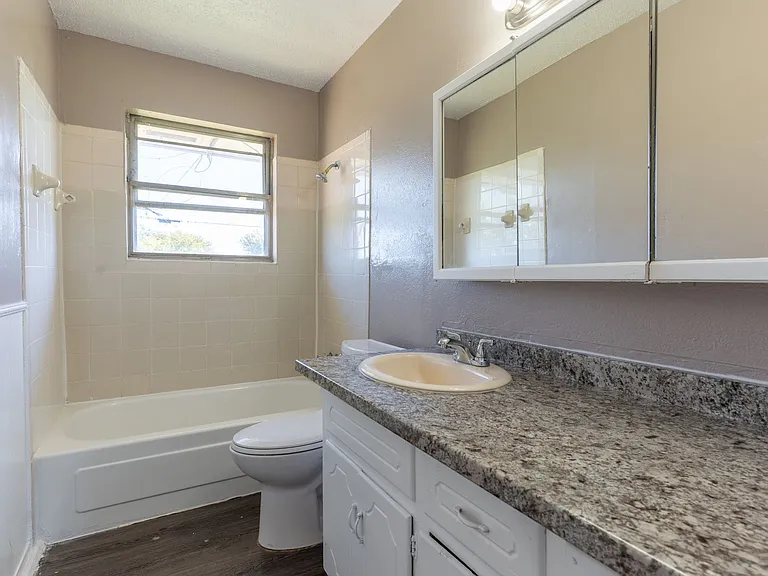 1212 N Janeway Ave — Photo 16