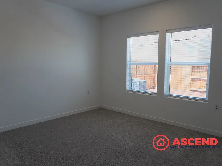 8206 Wandesford Dr — Photo 14