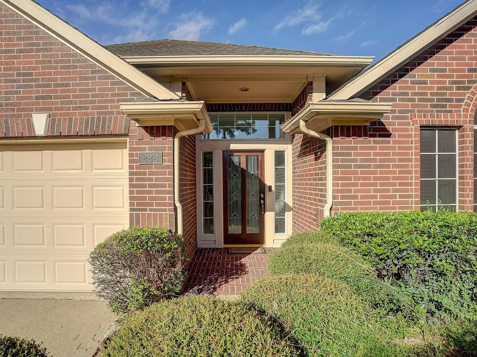 3 bed, 2.0 bath, 2349 sqft, $2,785 — Photo 3