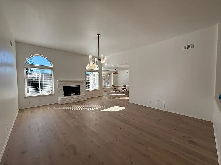 2441 Iron Ridge Ct — Photo 5
