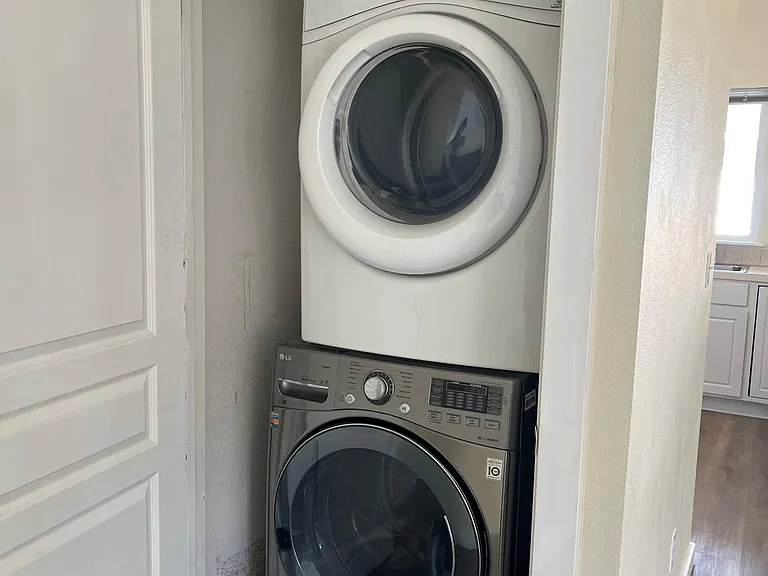 415 Augustina Ct — Photo 15
