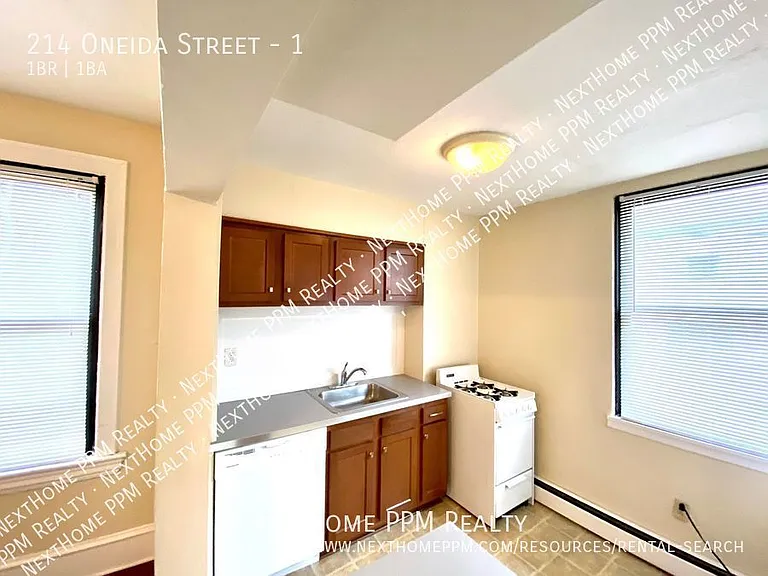 214 Oneida St #1 — Photo 10