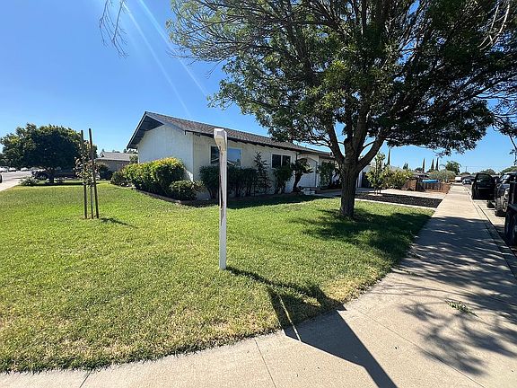 3rd image of 1961 Valparaiso Dr