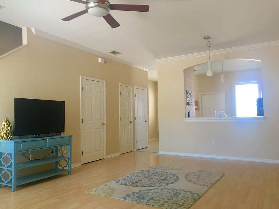 Light-filled townhome
