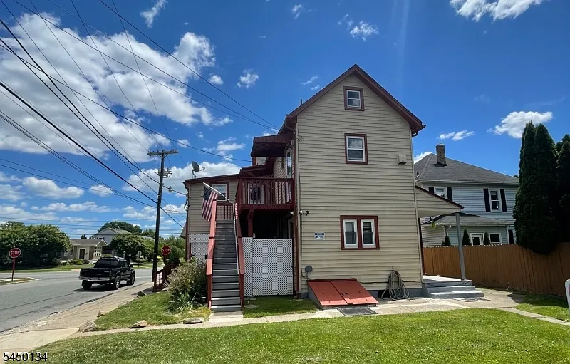 3 bed, 1.0 bath, $2,050 — Photo 1