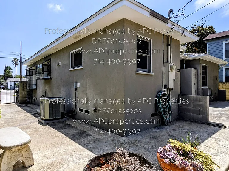 1022 N Baker St — Photo 29