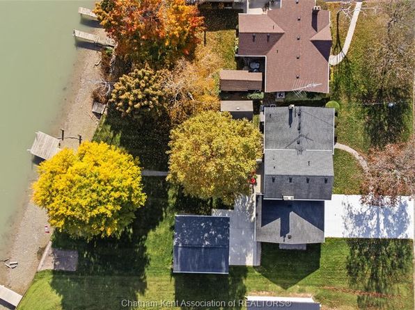 18 Grand Ave, Chatham Kent, ON N8A 4J7