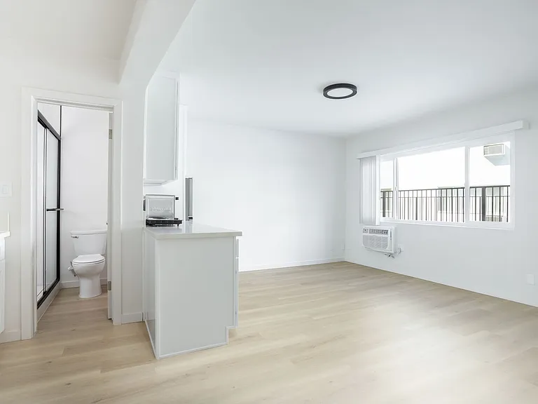 1811 Tamarind Ave — Photo 16