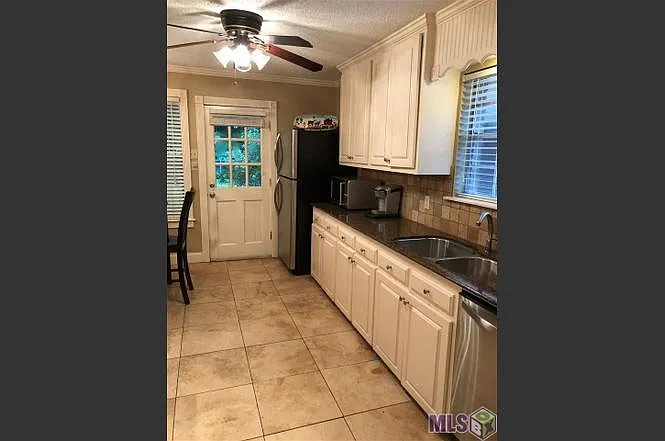8585 Barnett Dr — Photo 3