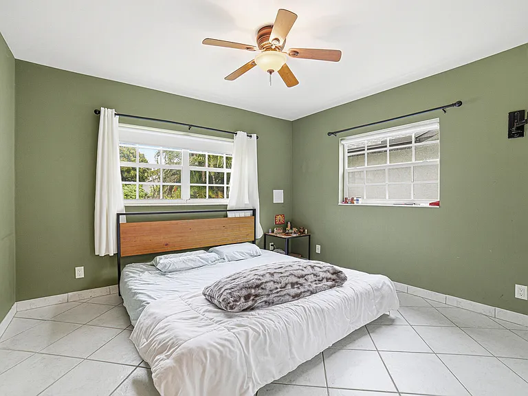 564 NW 55th St — Photo 23