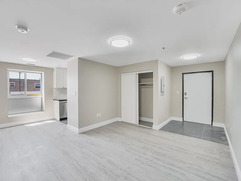 205 Oxford St E — Photo 17